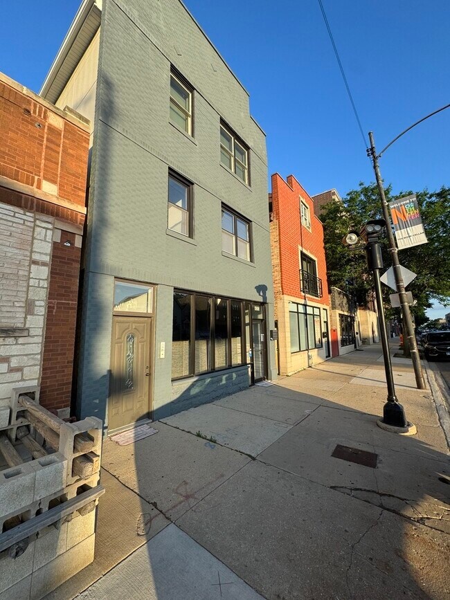 Primary Photo - 4353 N Western Ave