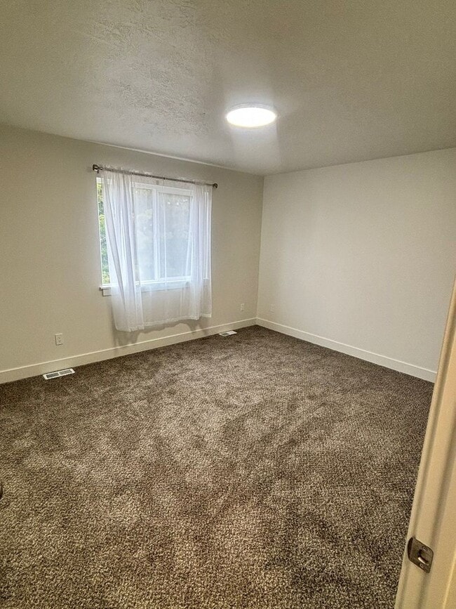 Building Photo - Immaculate Fully Remodeled Orem Home for Rent