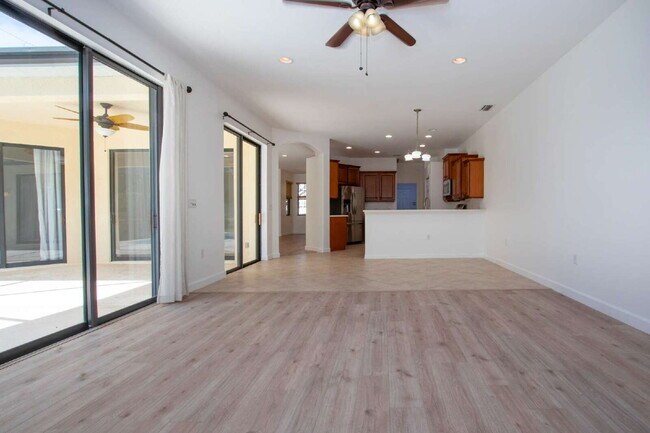 Building Photo - Luxurious Lakefront Living: Spacious 4-Bedroom Home with Pool and Guest Suite in Lakewood Ranch