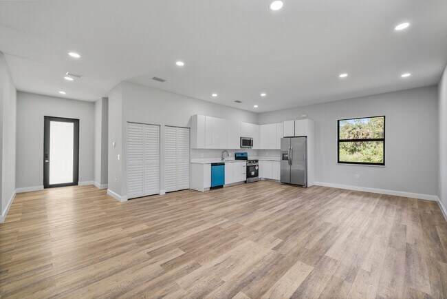 Building Photo - 623 Franklin