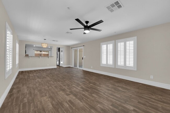 Building Photo - Beautiful Two bedroom 2 1/2 bath
