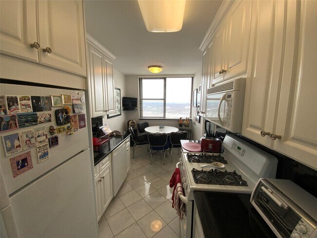 Building Photo - 27110 Grand Central Pkwy