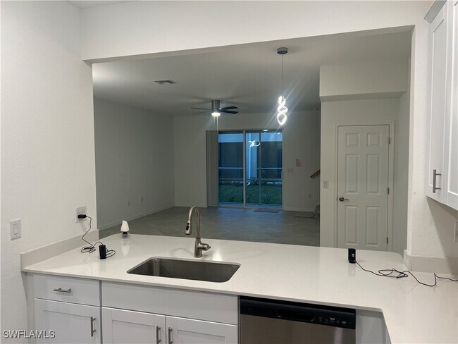 Building Photo - 2827 Blossom Wy