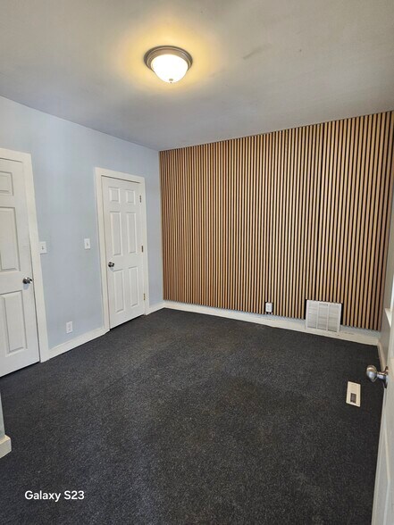 Building Photo - 315 W Thomas St