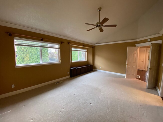 Building Photo - Great NW Home with Fenced Yard, Large Gara...