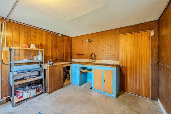 Building Photo - 1321 Delamar Ave NW