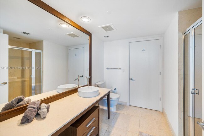 Building Photo - 495 Brickell Ave