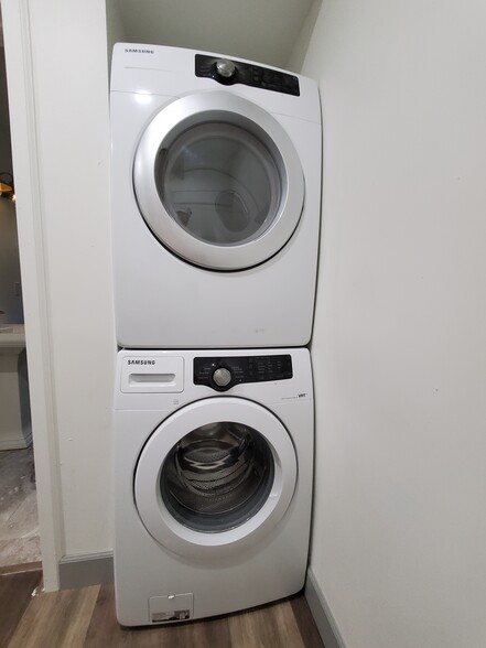 Quality Samsung stackable washer and dryer included in unit! - 27001 Calle Juanita