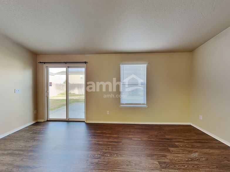 Building Photo - 211 Parkmont Way