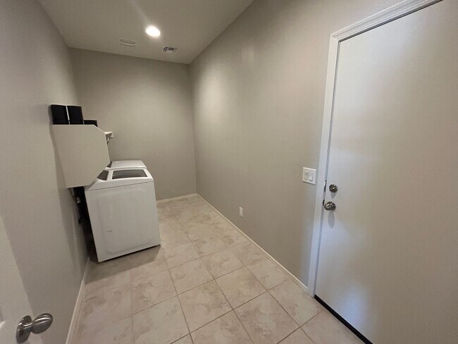 Building Photo - 24401 W Verlea Dr