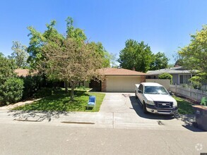 Building Photo - 3 Bedroom Home Near Slide Hill Park-$500 O...
