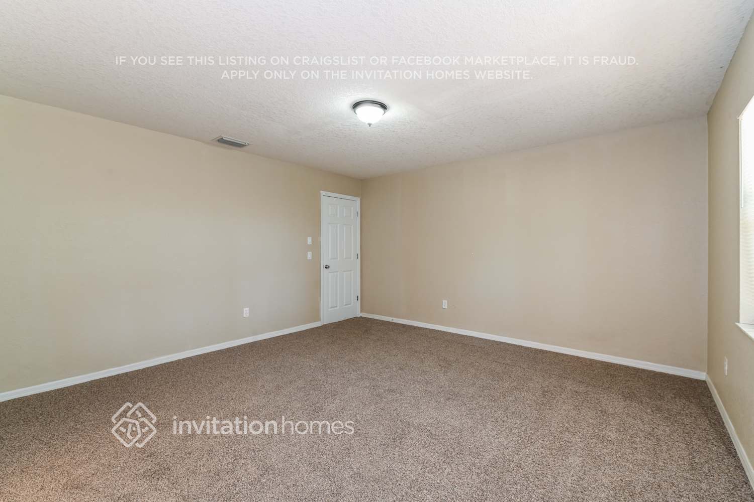 Building Photo - 3708 Fontainebleau St