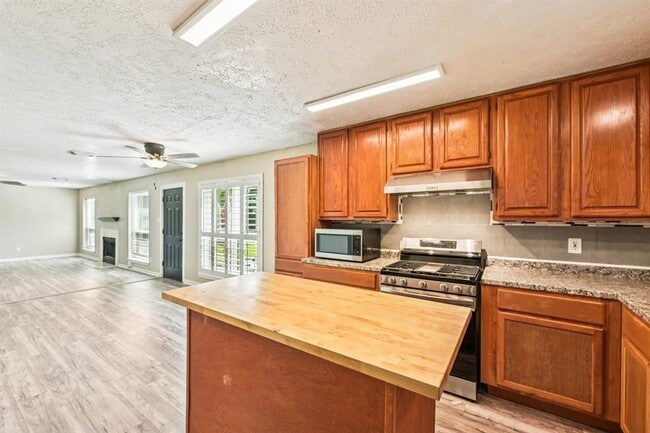 Building Photo - 10410 Springland Ct