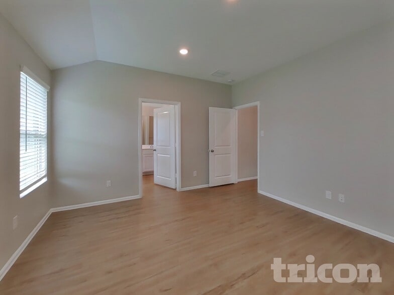 Building Photo - 1911 Ballesteros St