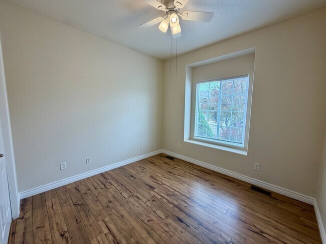 Building Photo - 625 Red Tail Dr