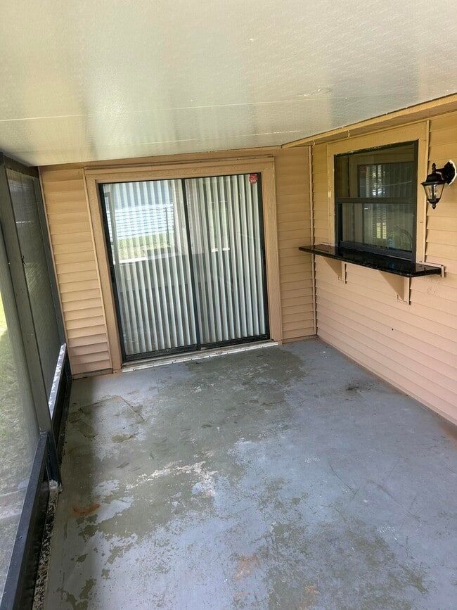 Building Photo - 1019 SW Aurelia Ave