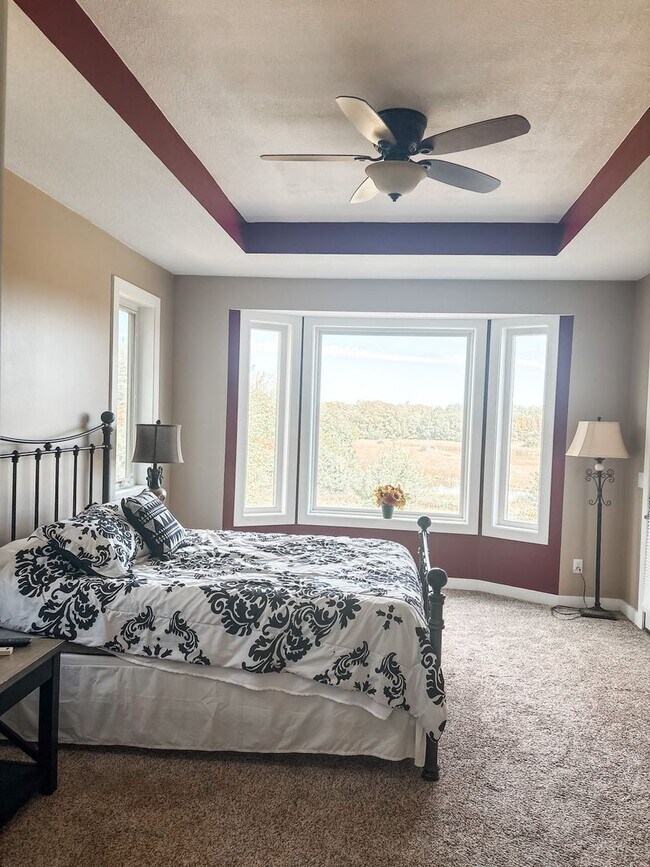 Building Photo - 220 Meadow Woods Dr