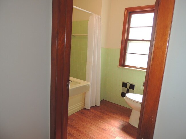 Building Photo - Astonishingly Renovated 3 Bedroom, 1.5 Bathroom Colonial!