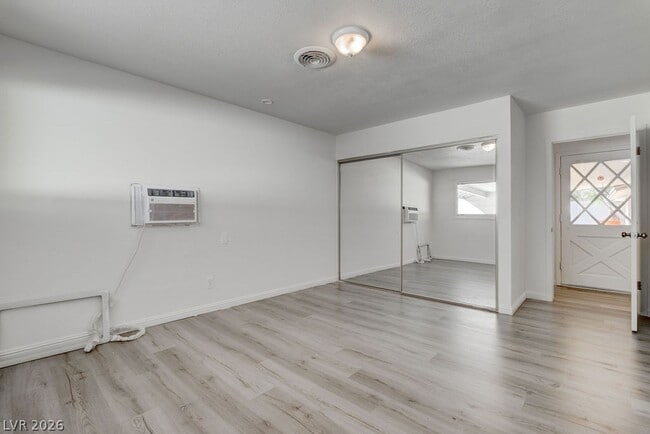 Building Photo - 1489 Santa Anita Dr