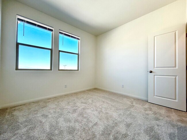 Building Photo - Brand new Townhome in Summerlin Grand Park Village