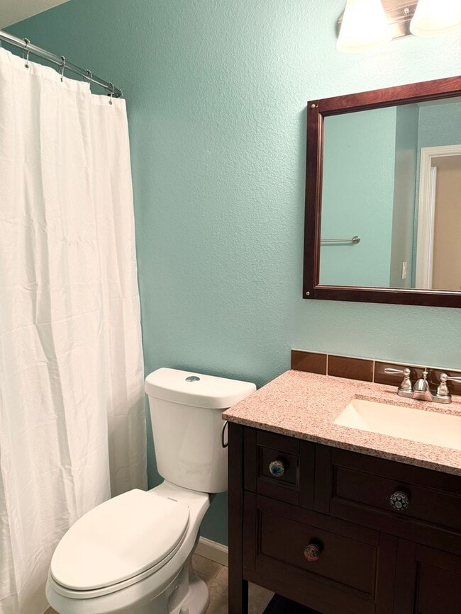 Building Photo - Beautiful 3-Bedroom Condo with Private Out...