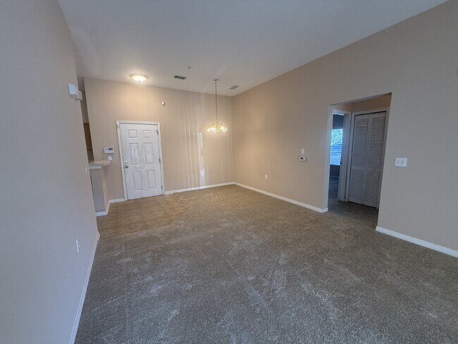 Building Photo - FOR RENT:  3 BEDROOM 2 BATHROOM CONDO LOCATED IN TIMBER RUN