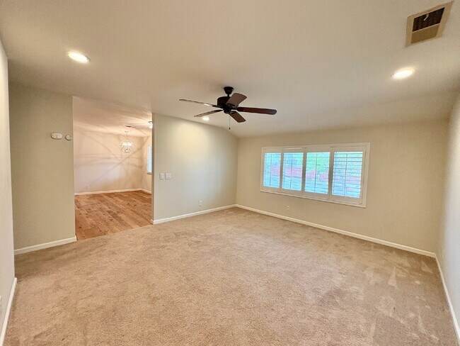 Building Photo - Spacious 3 Bedroom Gilroy Home with AC  & Attached Garage