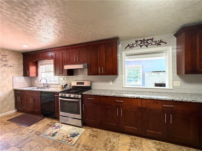 Building Photo - 164 Osner Dr NE