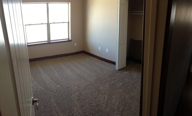 Building Photo - 2886 Overlook Blvd