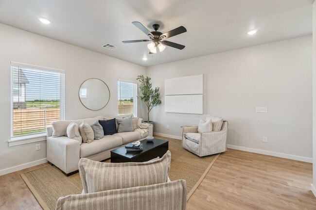 Building Photo - New tenant incentive! Receive ($1200 CREDIT) applied to 2nd month's rent! Don’t miss your chance!!