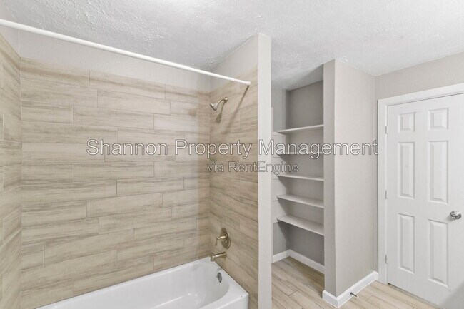 Building Photo - 3110 Oak Rock