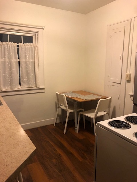 kitchen - 2701 E Saginaw St