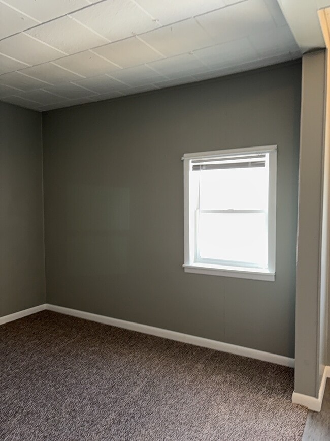 Building Photo - 520 E Washington St