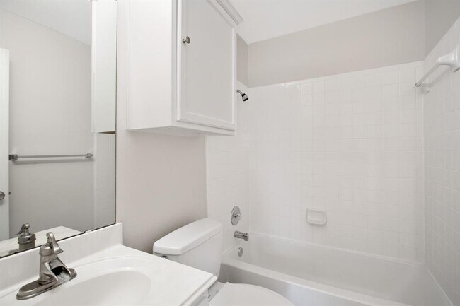 Building Photo - 809 Deercreek Ln