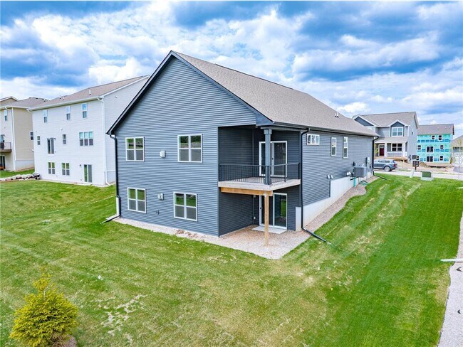 Building Photo - 717 Winterberry Ln