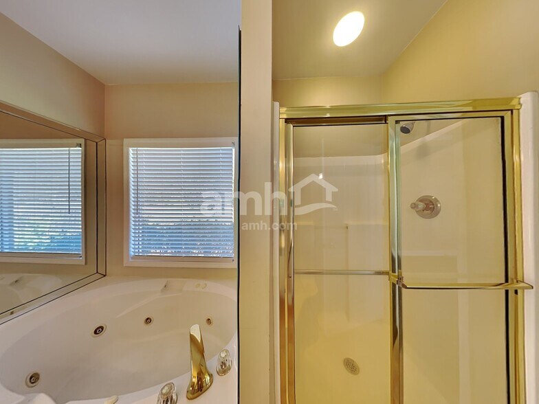 Building Photo - 2885 Runnymeade Dr