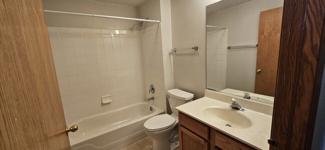 Building Photo - 1036 Woodview Ct