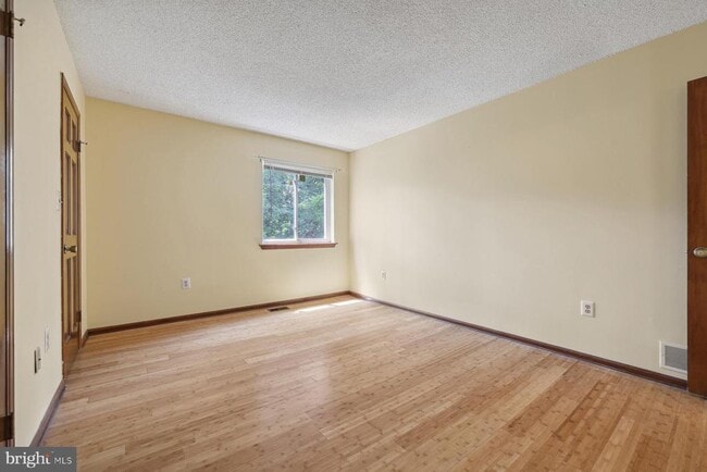 Building Photo - 153 Thoreau Dr