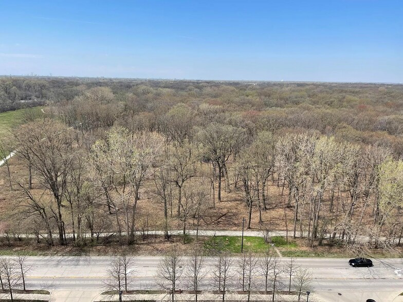 Building Photo - 9655 Woods Dr