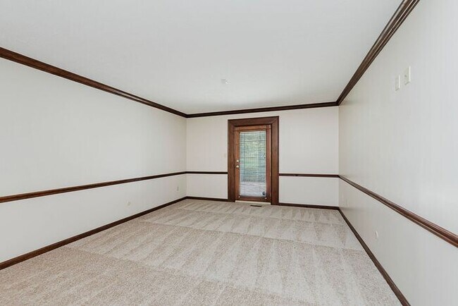 Building Photo - Large Executive Home in Carmel Schools