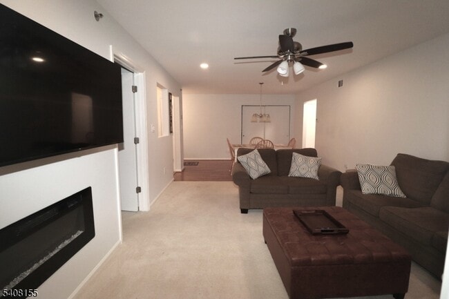 Building Photo - 11 Brookside Ln