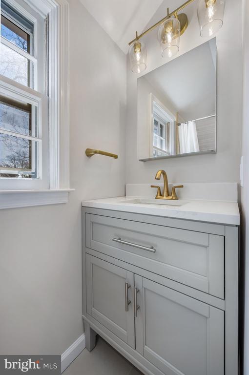 Building Photo - 2355 N Quincy St