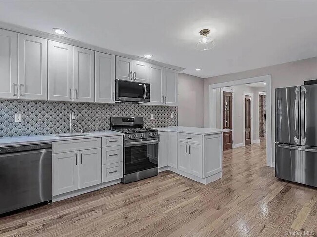 Building Photo - 643 Decatur St