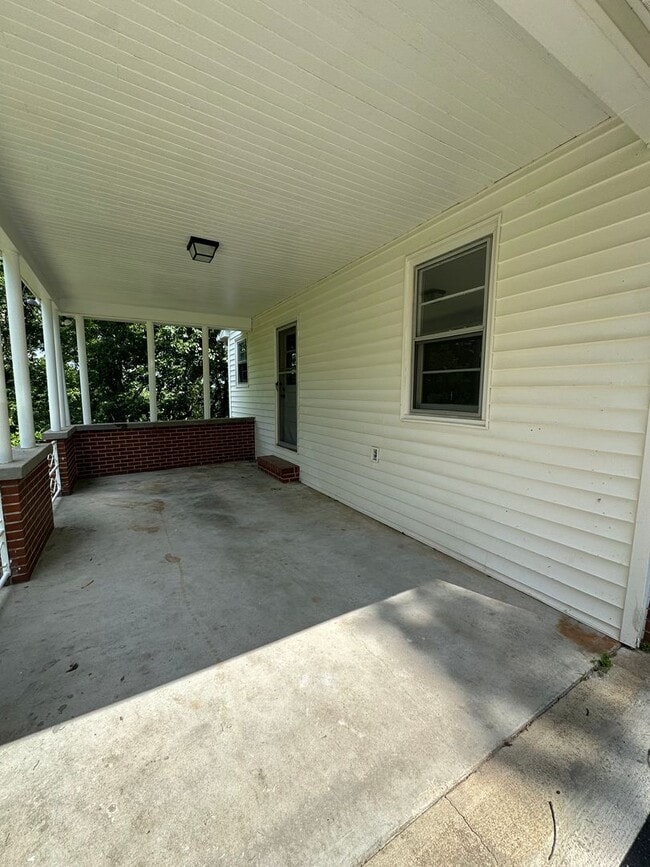 Building Photo - 1604 McCall Dr
