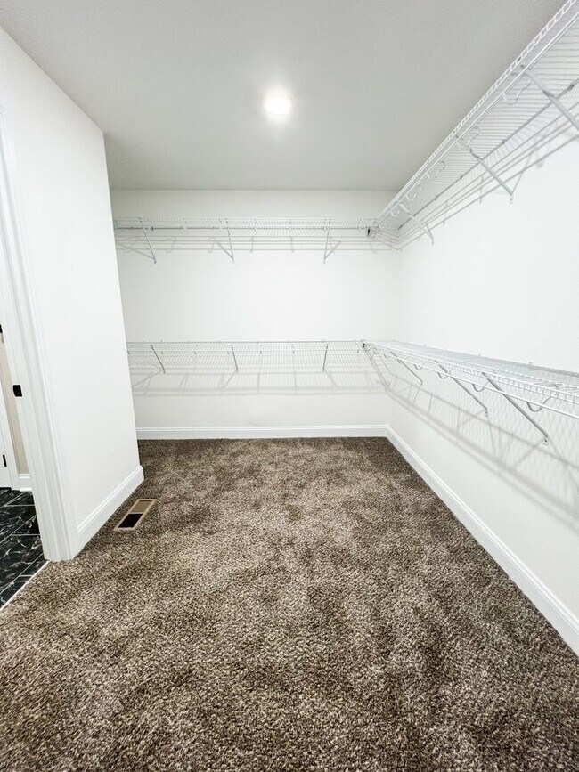 Building Photo - Move-In Specials Available! Beautiful Sing...