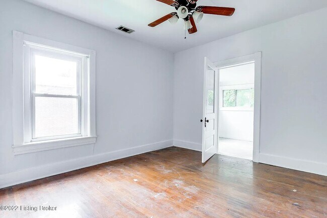 Building Photo - 2158 Sherwood Ave