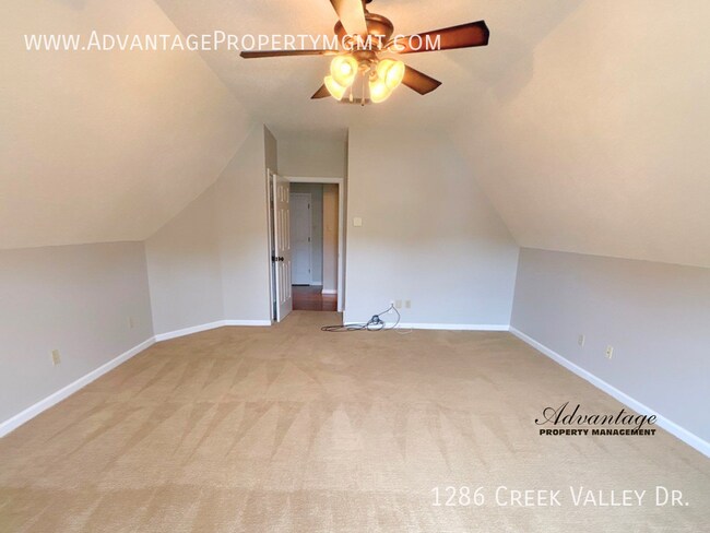 Building Photo - 1286 Creek Valley Dr