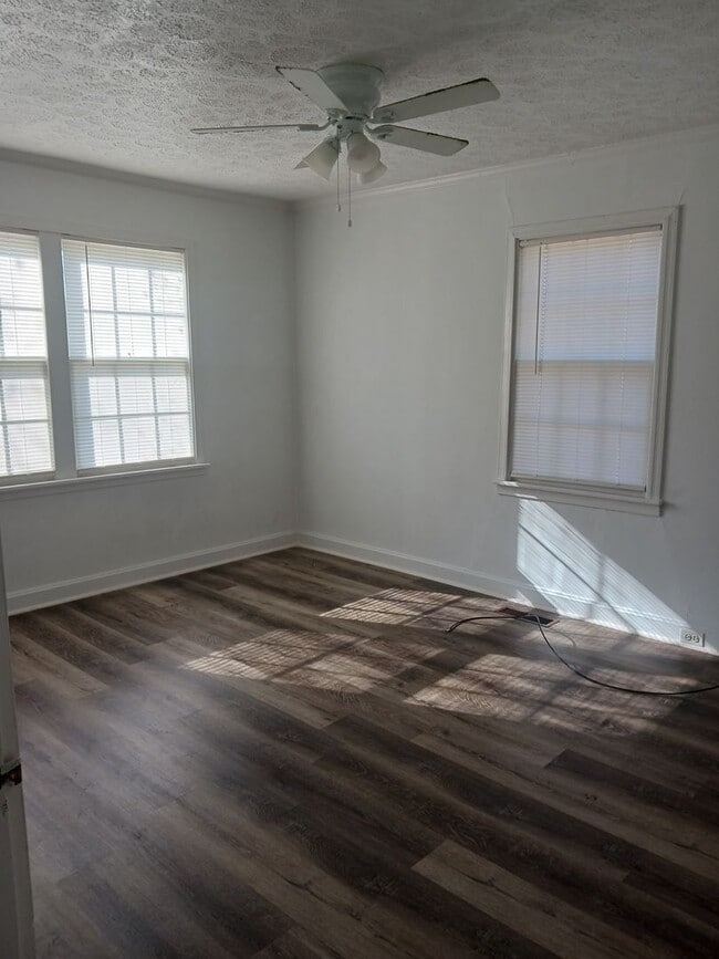 Building Photo - North Columbus 2bedroom home available to rent!