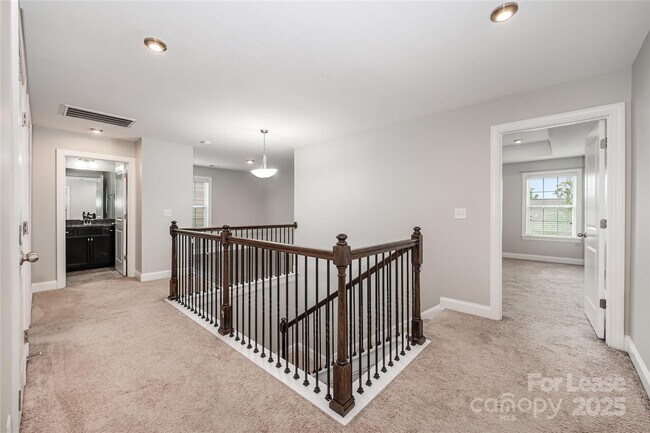 Building Photo - 1361 Rainier Dr