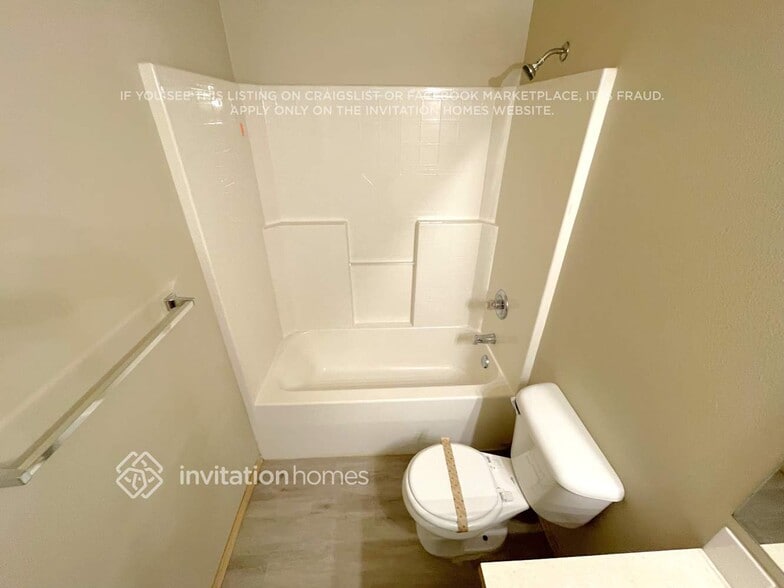 Building Photo - 15219 24th Ave E